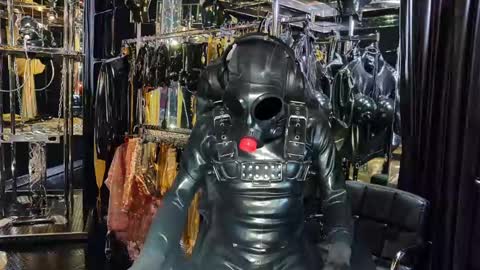 latexlover202 online show from 02/02/25, 10:17