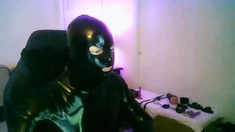latexminheadroom online show from 01/02/25, 02:00
