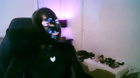 latexminheadroom online show from 10/16/25, 02:56