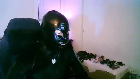 latexminheadroom online show from 10/24/25, 02:19