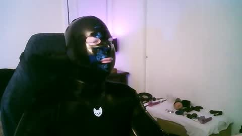 Snapshot of latexminheadroom chatting on 01/12/26, 04:29 latexminheadroom online show from 01/12/26, 04:29