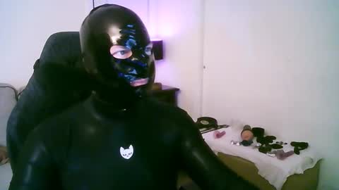 Snapshot of latexminheadroom chatting on 02/21/26, 02:45 latexminheadroom online show from 02/21/26, 02:45