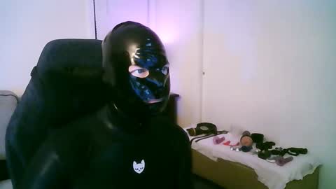 Snapshot of latexminheadroom chatting on 02/22/26, 02:02 latexminheadroom online show from 02/22/26, 02:02