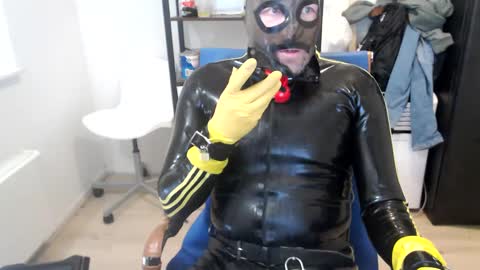 Snapshot of latexslaafboy2 chatting on 02/06/25, 08:18 latexslaafboy online show from 02/06/25, 08:18