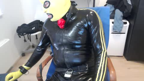 Snapshot of latexslaafboy2 chatting on 03/10/25, 07:10 latexslaafboy online show from 03/10/25, 07:10