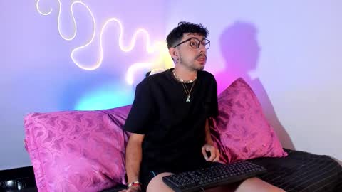 Snapshot of latin_bigcock21cm chatting on 03/25/26, 03:12 latin_bigcock21cm online show from 03/25/26, 03:12