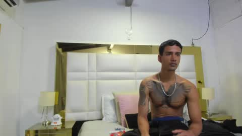 Snapshot of latin_couple20y chatting on 05/02/26, 03:33 Johana y Santiago online show from 05/02/26, 03:33