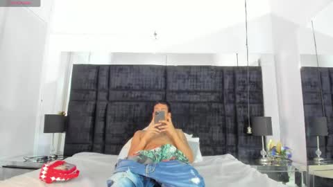 Snapshot of latin_couple20y chatting on 05/09/26, 05:23 Johana y Santiago online show from 05/09/26, 05:23