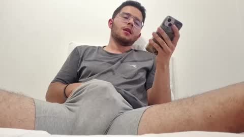 Snapshot of latin_edge chatting on 03/10/25, 08:23 Latin edge online show from 03/10/25, 08:23