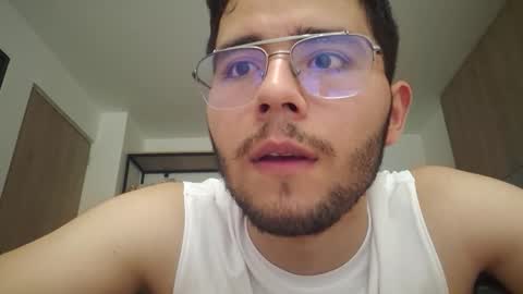 Snapshot of latin_edge chatting on 03/12/25, 12:04 Latin edge online show from 03/12/25, 12:04