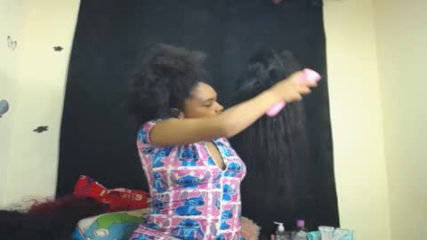 Snapshot of latin_rihanna_j chatting on 02/23/25, 01:24 karen online show from 02/23/25, 01:24