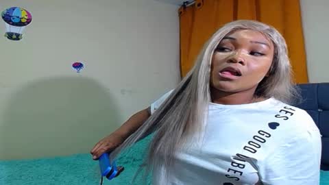 Snapshot of latin_rihanna_j chatting on 03/11/25, 04:32 karen online show from 03/11/25, 04:32