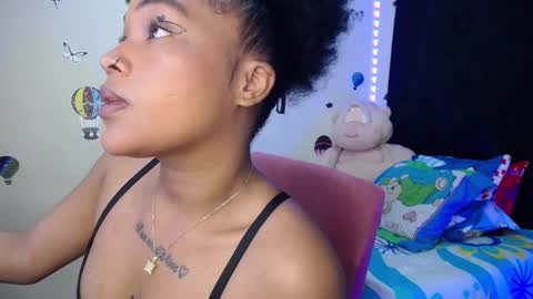 Snapshot of latin_rihanna_j chatting on 09/18/25, 04:03 karen online show from 09/18/25, 04:03