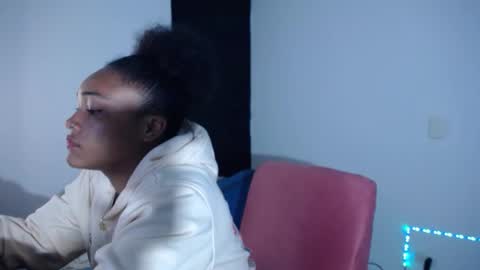 Snapshot of latin_rihanna_j chatting on 09/23/25, 02:47 karen online show from 09/23/25, 02:47