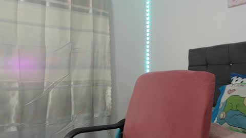 Snapshot of latin_rihanna_j chatting on 11/08/25, 02:45 karen online show from 11/08/25, 02:45