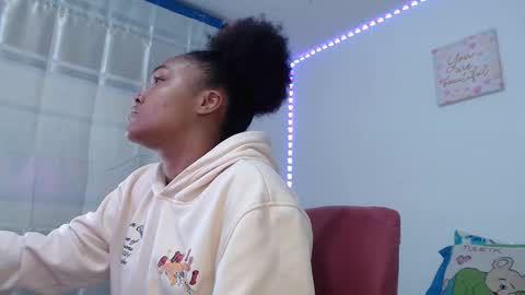 Snapshot of latin_rihanna_j chatting on 11/19/25, 02:11 karen online show from 11/19/25, 02:11