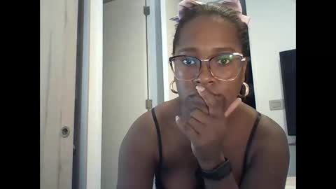 Snapshot of latina033 chatting on 03/05/26, 12:50 latina033 online show from 03/05/26, 12:50