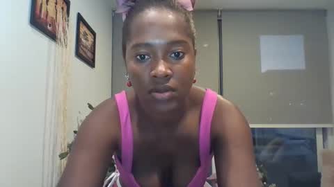 Snapshot of latina033 chatting on 03/10/26, 11:21 latina033 online show from 03/10/26, 11:21