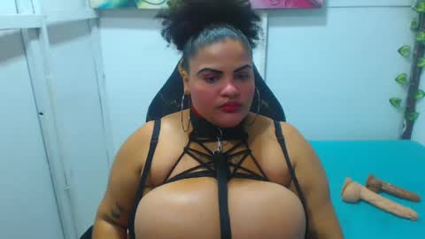 Snapshot of latina_bigboos12 chatting on 05/22/26, 04:30 latina_bigboos12 online show from 05/22/26, 04:30