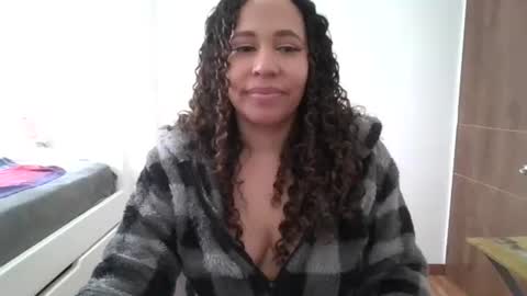 Snapshot of latina_hot84 chatting on 06/05/26, 03:18 Mercedes online show from 06/05/26, 03:18