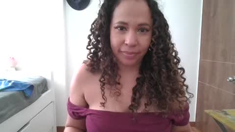 Snapshot of latina_hot84 chatting on 06/17/26, 03:57 Mercedes online show from 06/17/26, 03:57