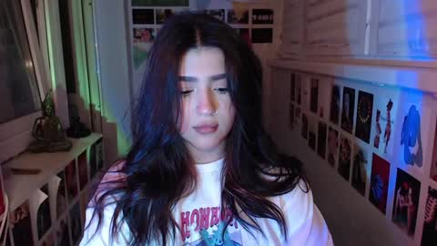 Snapshot of latina_mia chatting on 12/27/24, 12:39 miiiiiiaaaa online show from 12/27/24, 12:39