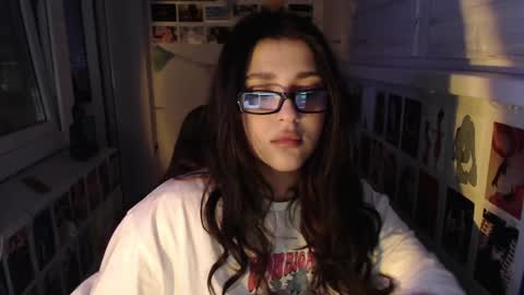 Snapshot of latina_mia chatting on 01/19/25, 04:46 miiiiiiaaaa online show from 01/19/25, 04:46