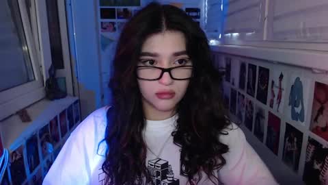 Snapshot of latina_mia chatting on 02/03/25, 06:24 miiiiiiaaaa online show from 02/03/25, 06:24