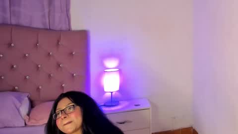 Snapshot of latinabombsheell chatting on 02/16/25, 08:32 Martina online show from 02/16/25, 08:32