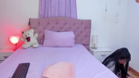 Snapshot of latinabombsheell chatting on 11/14/25, 08:46 Martina online show from 11/14/25, 08:46