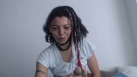 Snapshot of latinadreamy chatting on 10/27/25, 01:59 Latinacoka online show from 10/27/25, 01:59