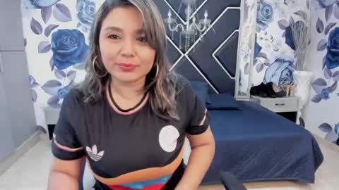 Snapshot of latinaholequeen chatting on 09/09/25, 02:16 EMMA online show from 09/09/25, 02:16