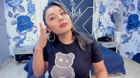 Snapshot of latinaholequeen chatting on 09/17/25, 02:41 EMMA online show from 09/17/25, 02:41