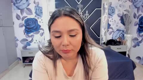 Snapshot of latinaholequeen chatting on 10/06/25, 03:09 EMMA online show from 10/06/25, 03:09