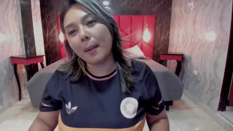 Snapshot of latinaholequeen chatting on 11/18/25, 02:54 EMMA online show from 11/18/25, 02:54