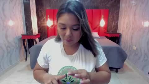 Snapshot of latinaholequeen chatting on 11/24/25, 03:12 EMMA online show from 11/24/25, 03:12