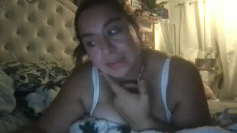 latinalinda02 online show from 10/14/25, 03:07