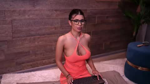 Latina online show from 10/13/25, 04:51