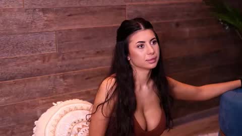 Latina online show from 10/28/25, 06:54