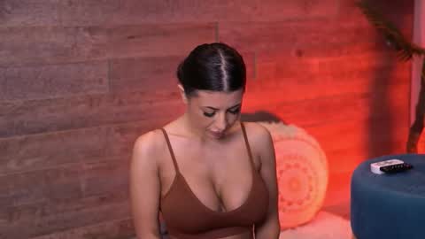 Latina online show from 11/20/25, 07:02