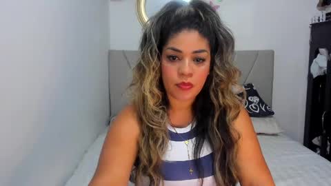 latinamav22 online show from 04/21/26, 08:34