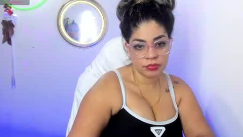 Snapshot of latinamav22 chatting on 06/25/26, 02:44 latinamav22 online show from 06/25/26, 02:44