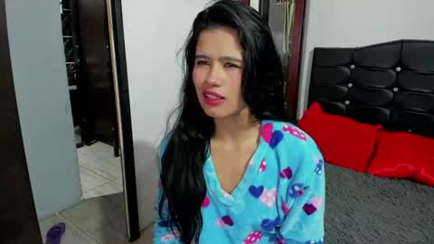 Snapshot of latinaqueen023 chatting on 06/14/26, 09:44 Luna online show from 06/14/26, 09:44