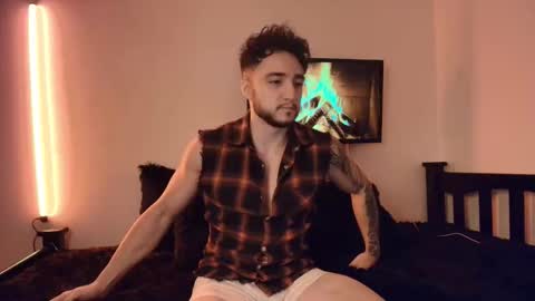 Snapshot of latinboyvip_ chatting on 04/20/26, 01:47 LatinBoyVIP Colombian online show from 04/20/26, 01:47