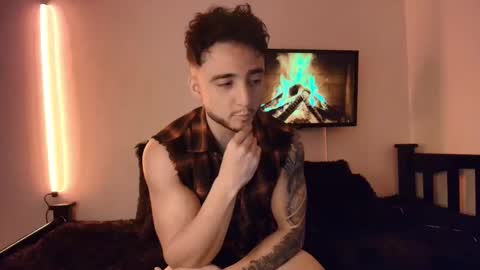 Snapshot of latinboyvip_ chatting on 04/22/26, 02:40 LatinBoyVIP Colombian online show from 04/22/26, 02:40