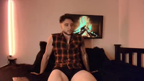 Snapshot of latinboyvip_ chatting on 04/24/26, 03:03 LatinBoyVIP Colombian online show from 04/24/26, 03:03