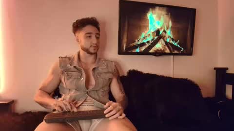 Snapshot of latinboyvip_ chatting on 05/02/26, 10:15 LatinBoyVIP Colombian online show from 05/02/26, 10:15