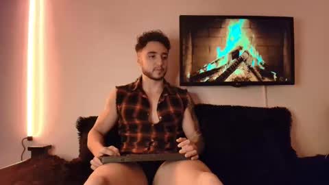 Snapshot of latinboyvip_ chatting on 05/05/26, 02:47 LatinBoyVIP Colombian online show from 05/05/26, 02:47