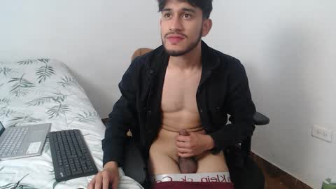 Snapshot of latinbunny7779 chatting on 12/03/24, 02:05 camilo online show from 12/03/24, 02:05