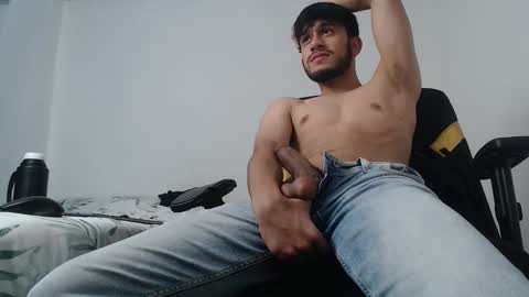 Snapshot of latinbunny7779 chatting on 12/11/24, 01:58 camilo online show from 12/11/24, 01:58